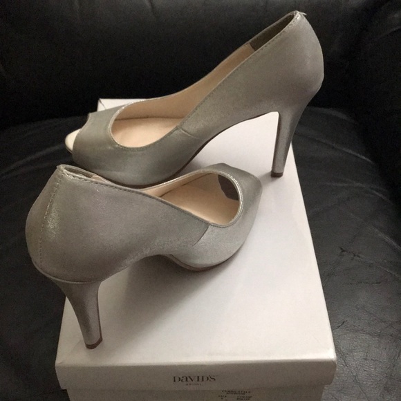 David’s Bridal Kingsley MSilver peep toe pumps. - Picture 3 of 3